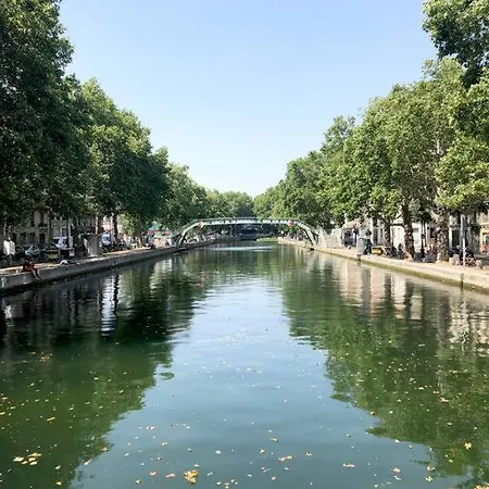 Cosy Canal Saint Martin Parijs